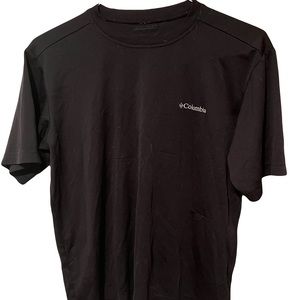 Columbia men’s moisture wicking short sleeve crew neck shirt.